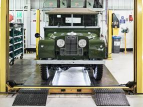 stories Land Rover, Reborn photography